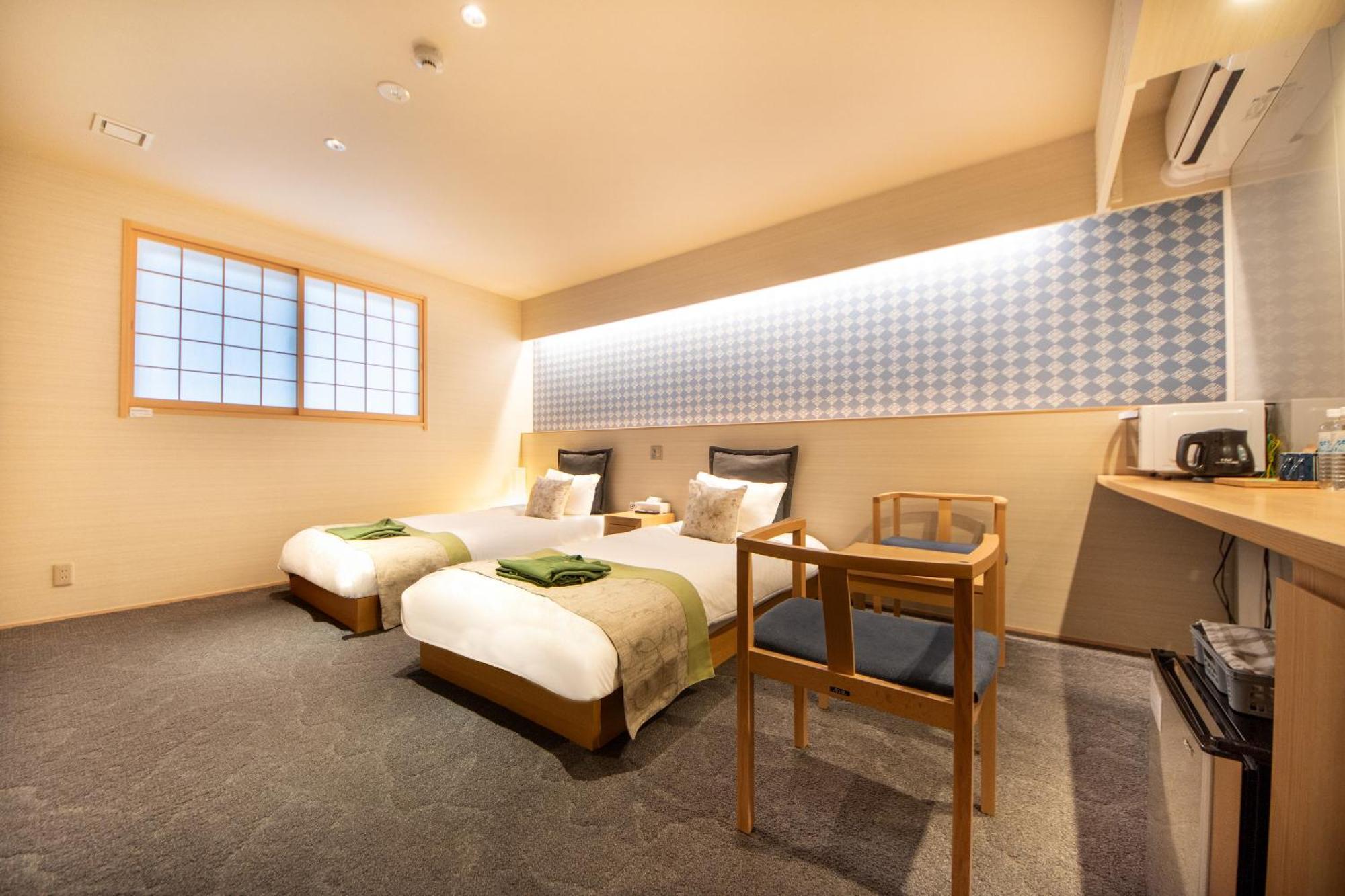 楢の葉守 ホテル 3*